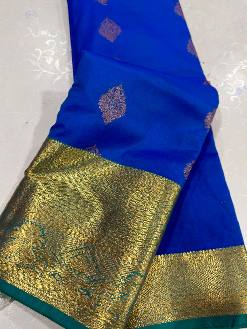 ఫిబ్రవరి అమ్మకం