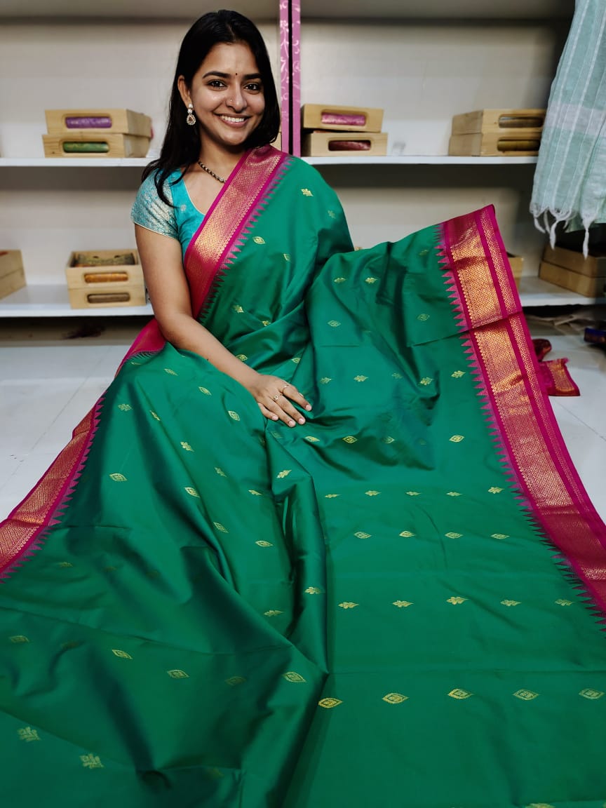 Gadwal offer sarees