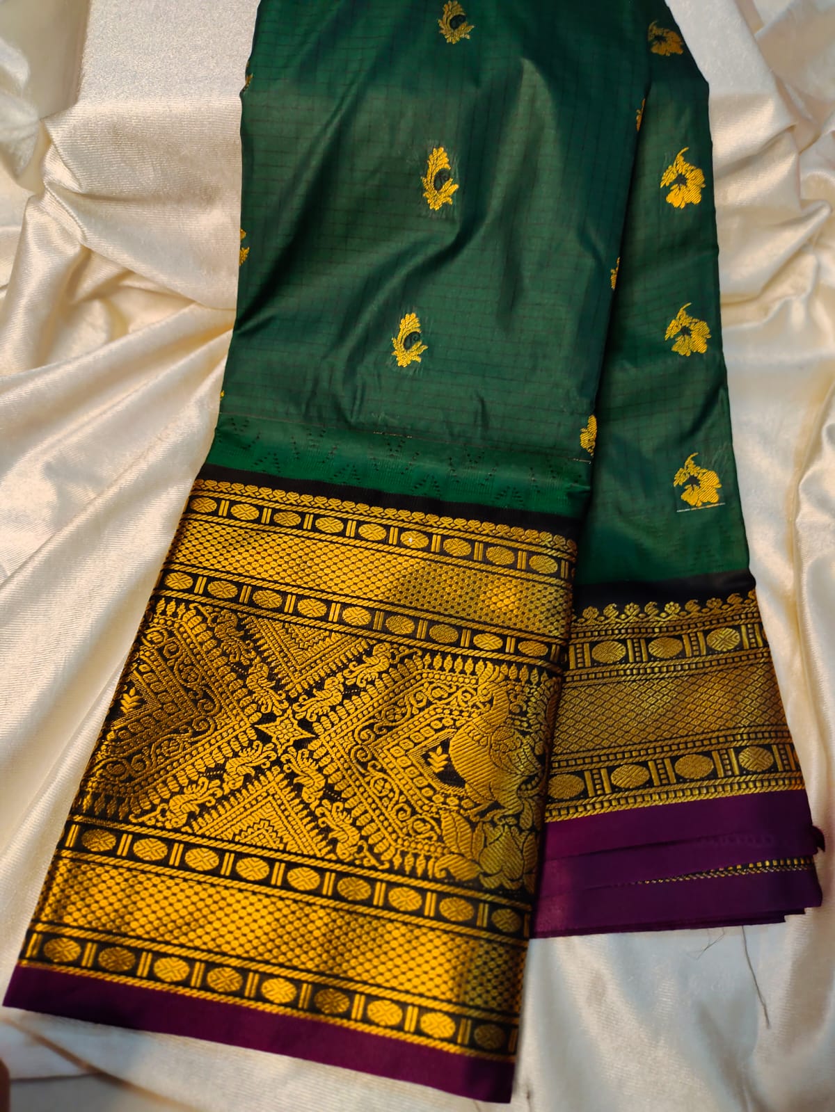 Vitange gadwal silk