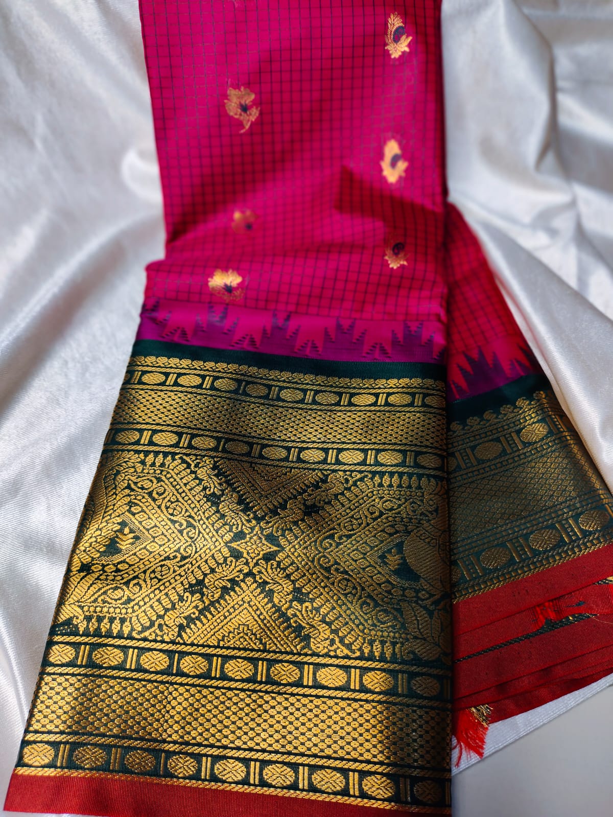 Vitange gadwal silk