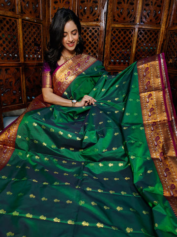 60% గద్వాల్ పట్టును అందిస్తున్నాయి