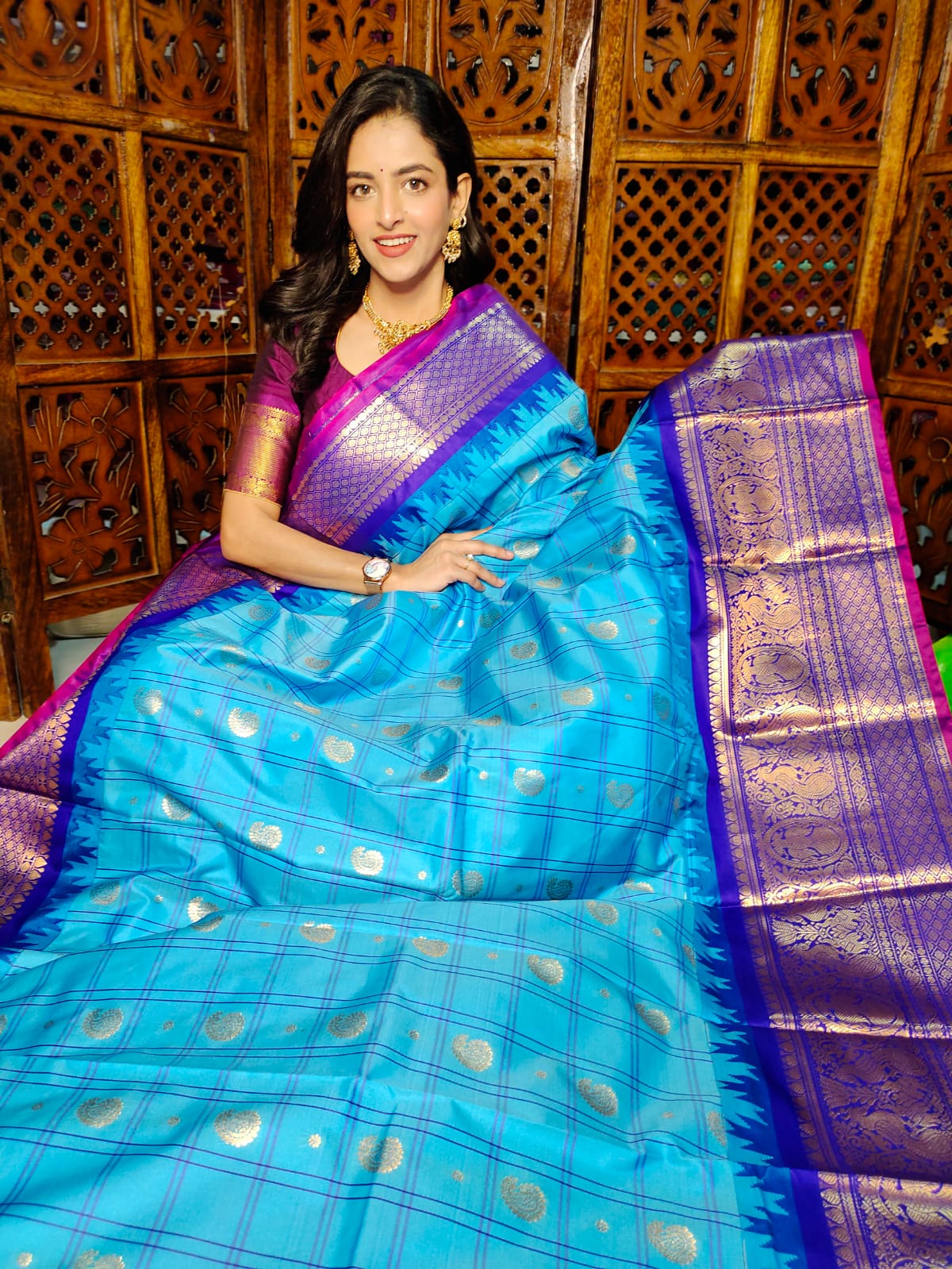 60% గద్వాల్ పట్టును అందిస్తున్నాయి