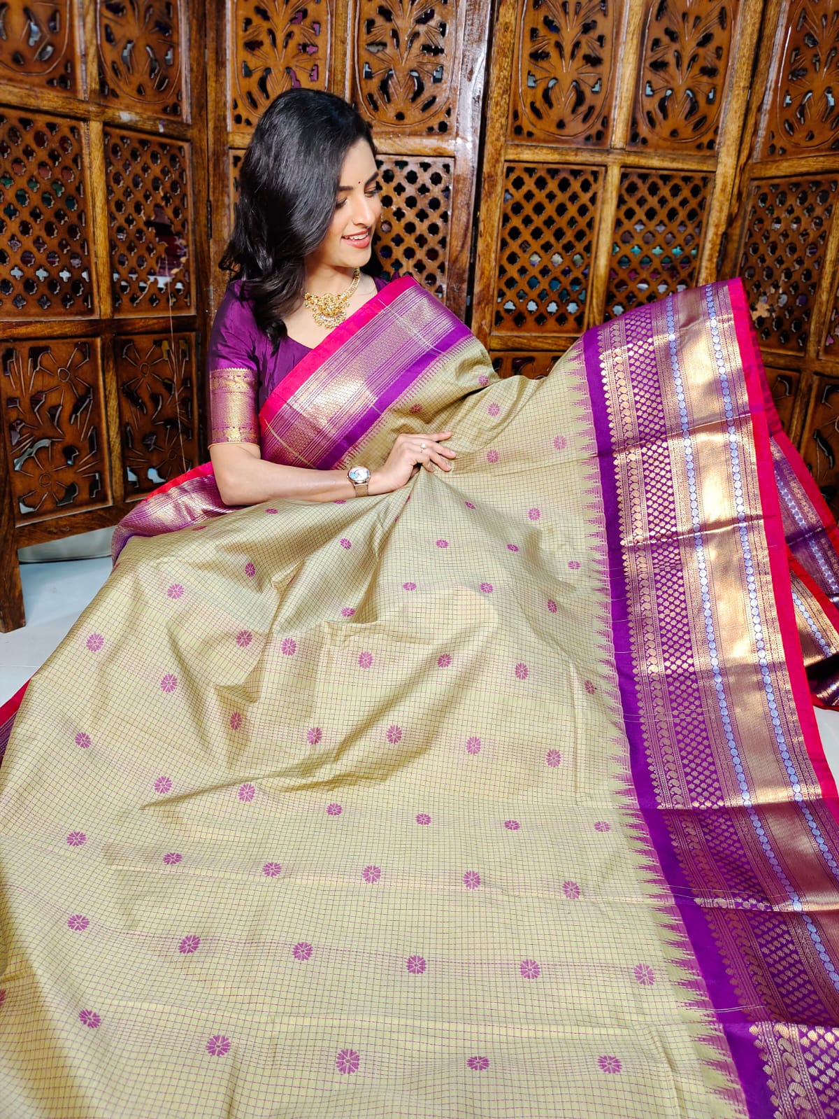 60% గద్వాల్ పట్టును అందిస్తున్నాయి