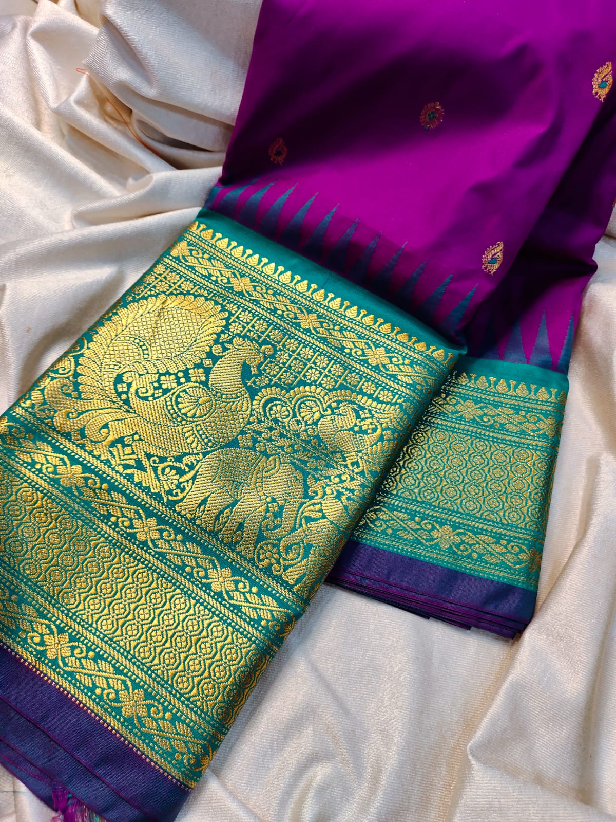 60% offer gadwal sarees