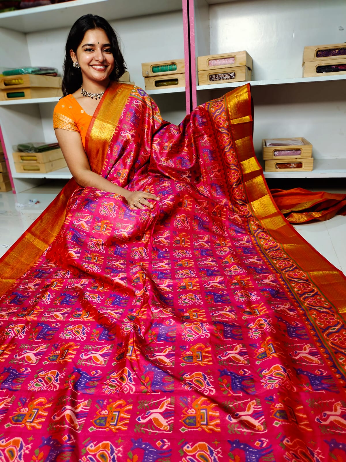 దీపావళికి చీరలు ఆఫర్ చేయండి