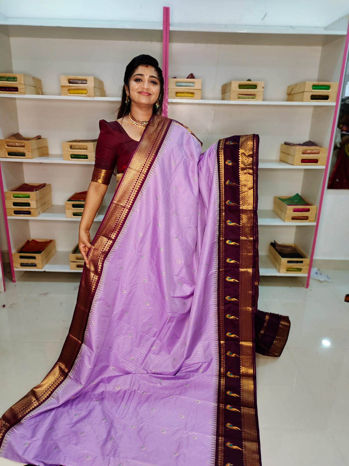 50% గద్వాల్ పట్టు చీరలను ఆఫర్ చేస్తాయి