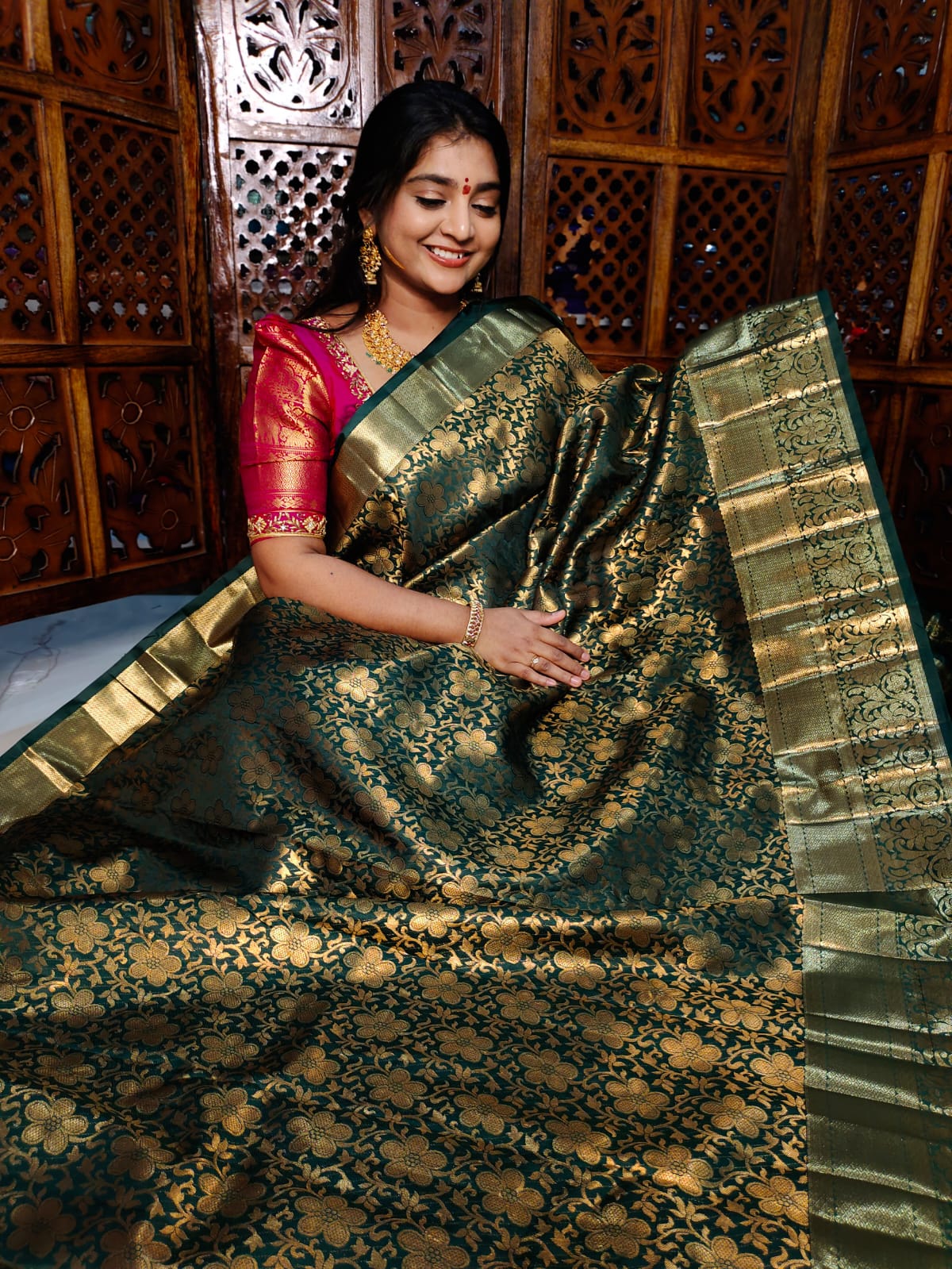 90% కంచి పట్టు చీరలను అందిస్తున్నాయి