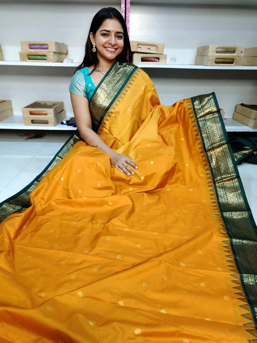 Gadwal offer sarees