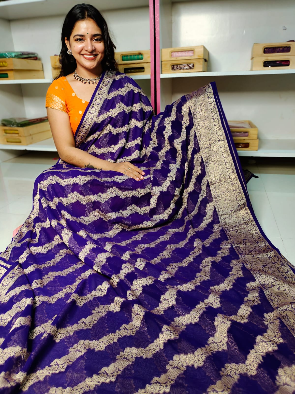 దీపావళికి చీరలు ఆఫర్ చేయండి