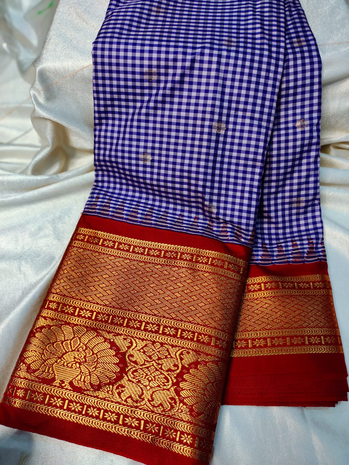 Vitange gadwal silk