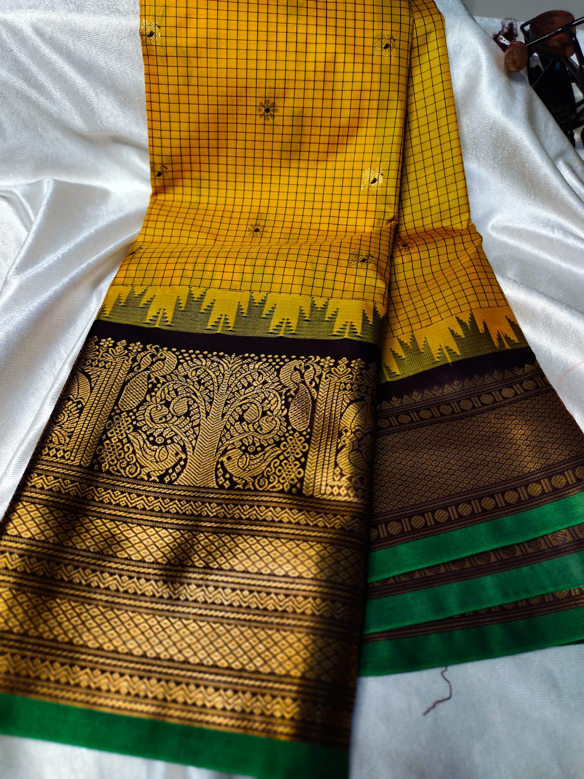 Vitange gadwal silk
