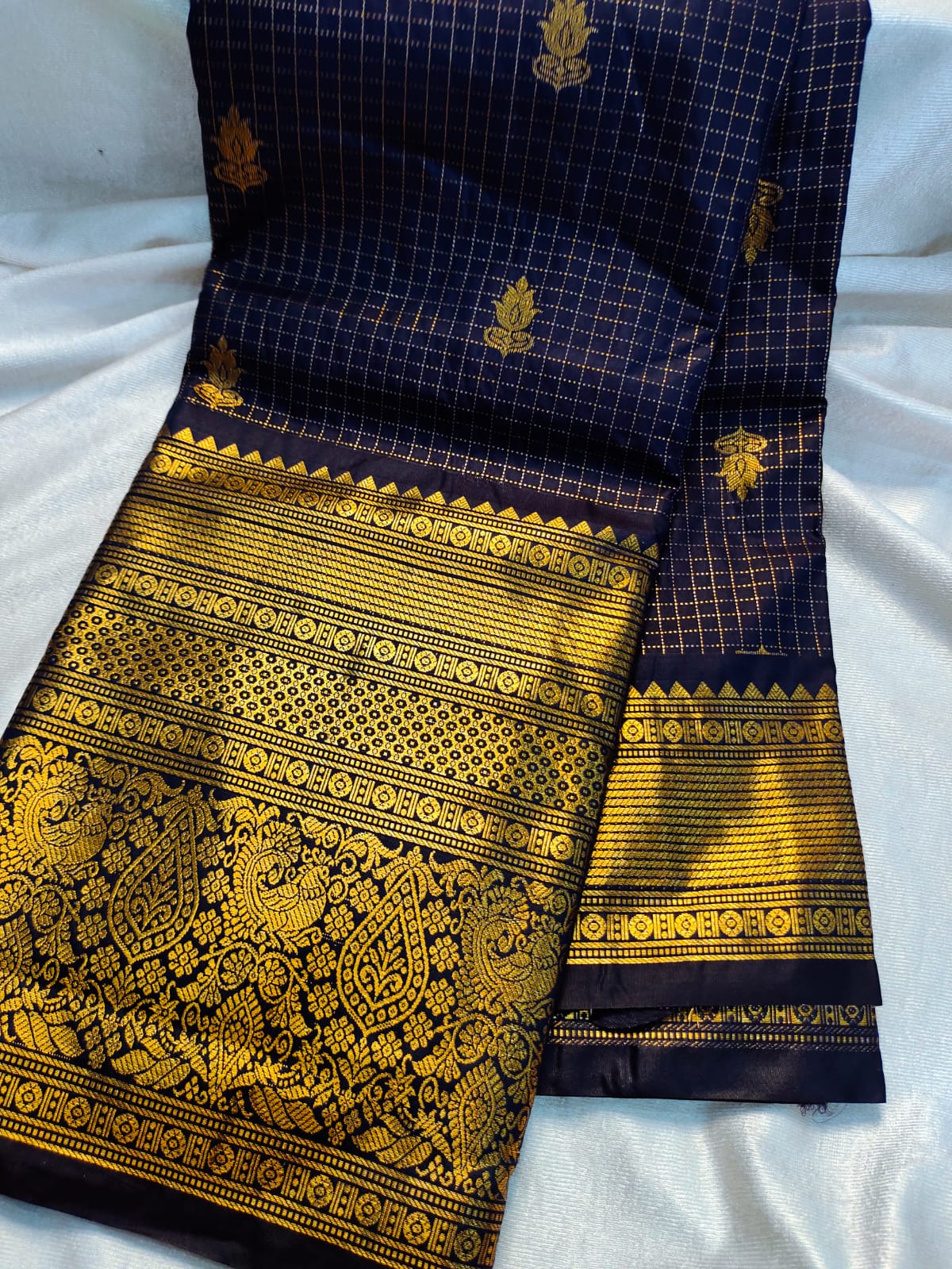 Vintage valli gadwal