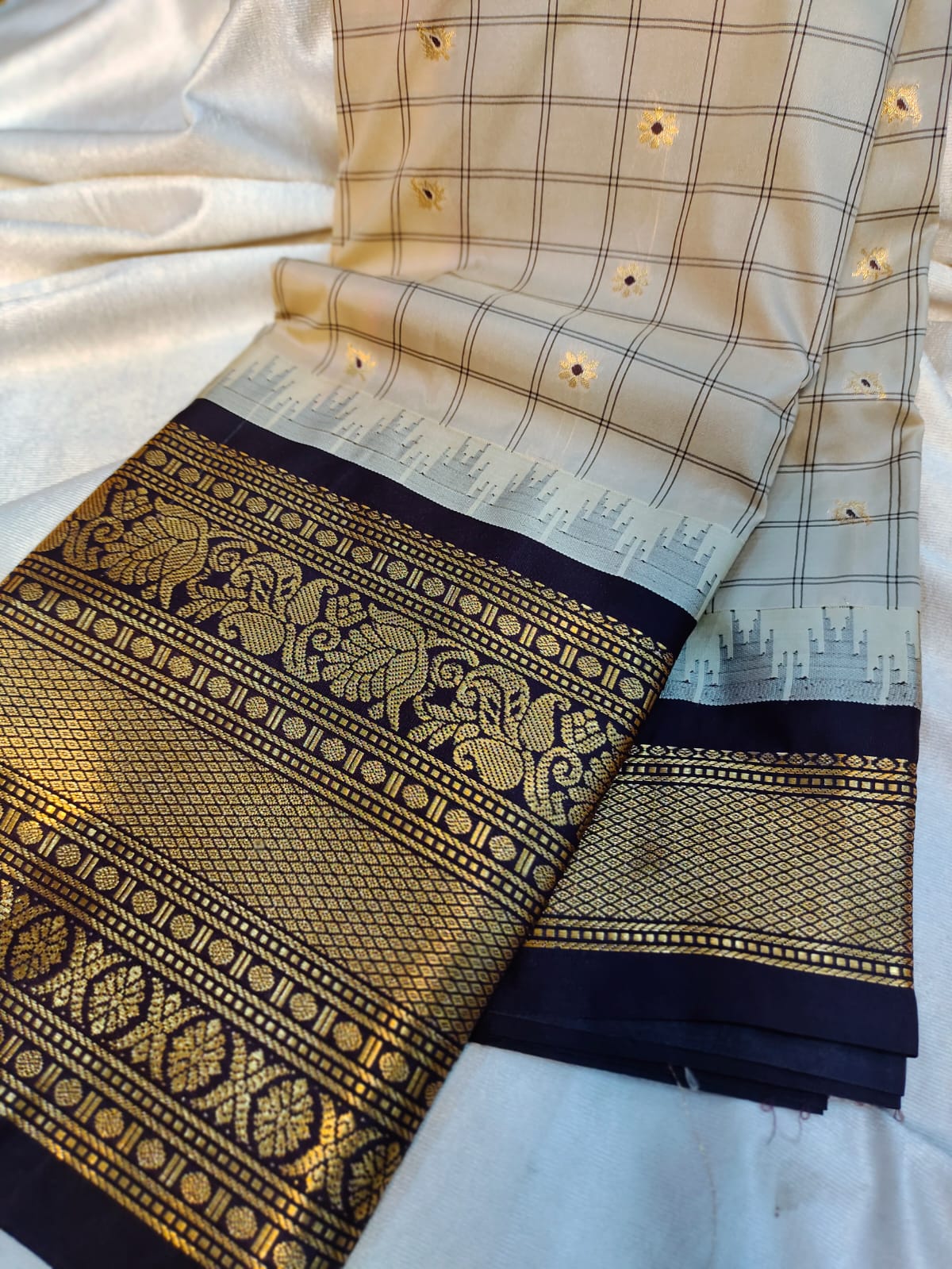 Sravanam gadwal sale
