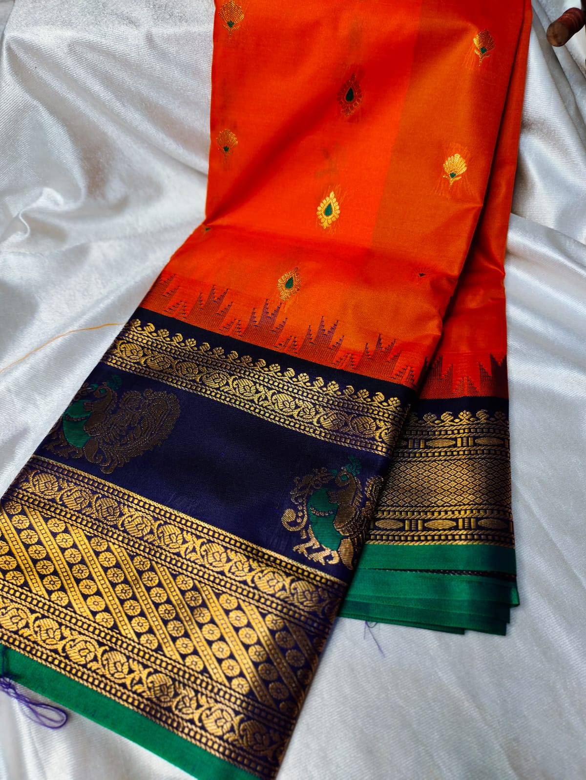 Vitange gadwal silk