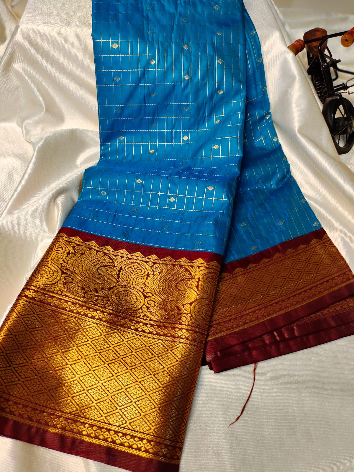 Vitange gadwal silk