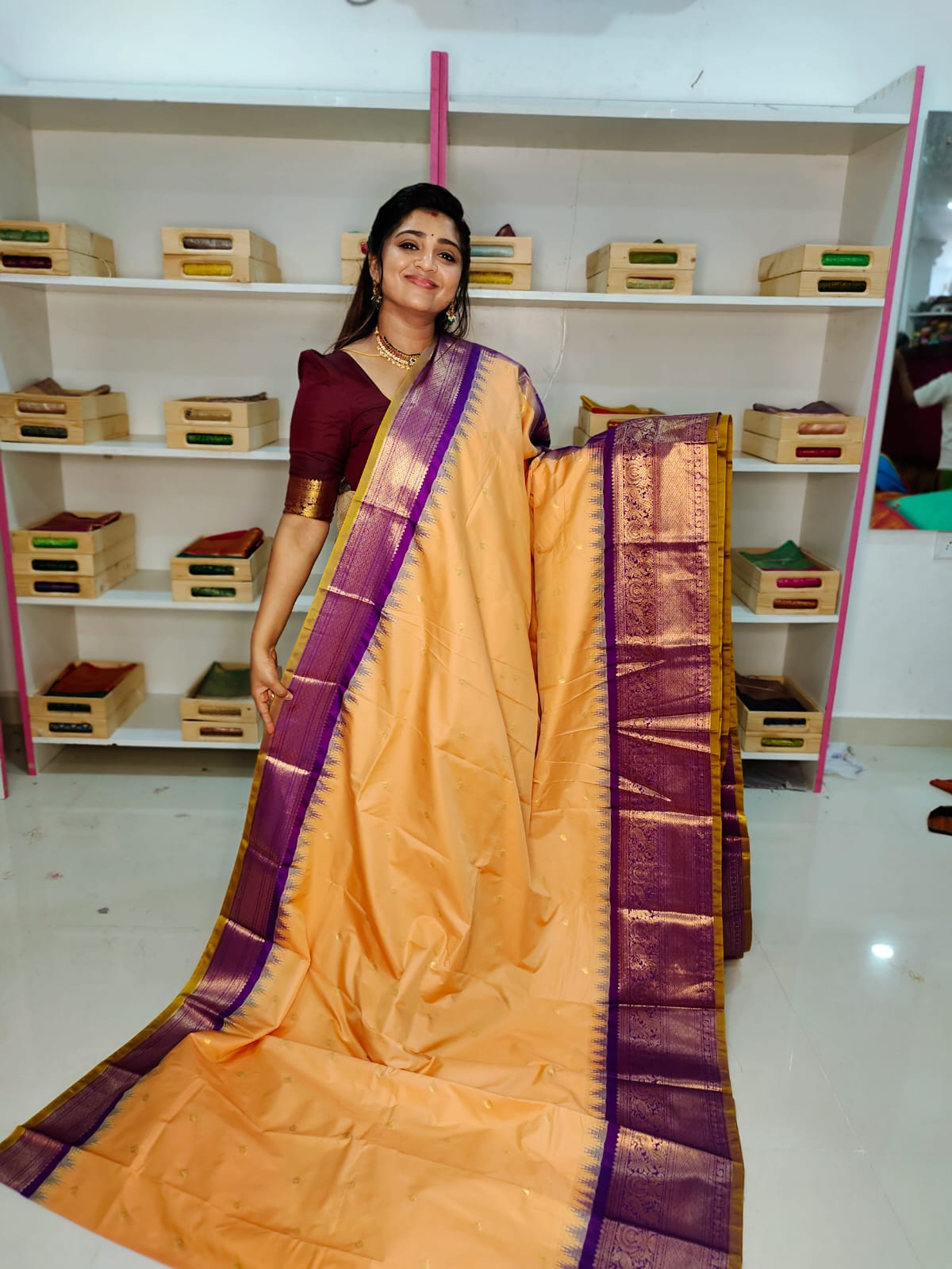 50% గద్వాల్ పట్టు చీరలను ఆఫర్ చేస్తాయి