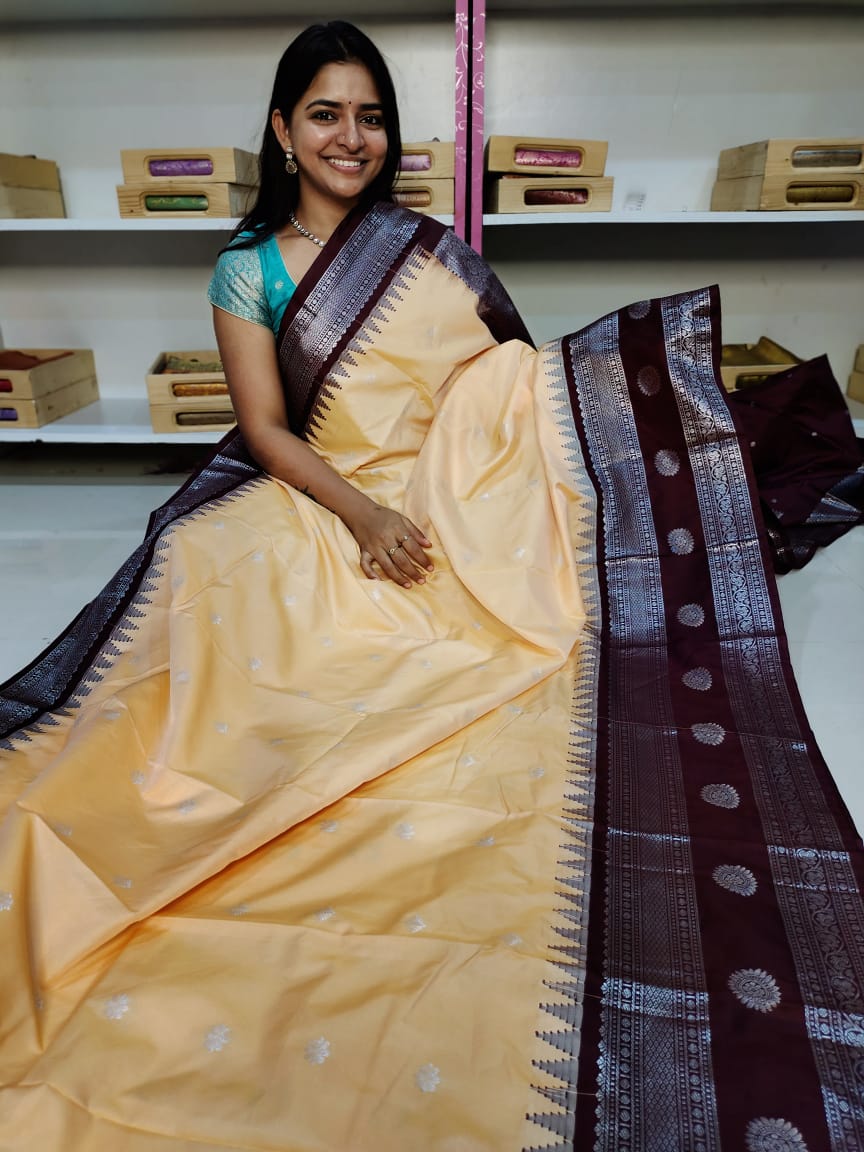 Gadwal offer sarees