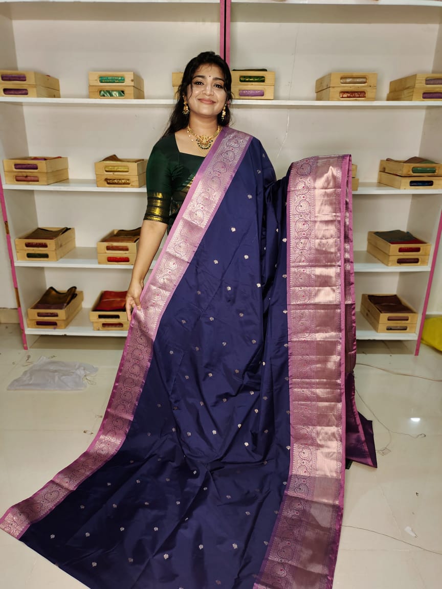 మృదువైన బనారసి పట్టు