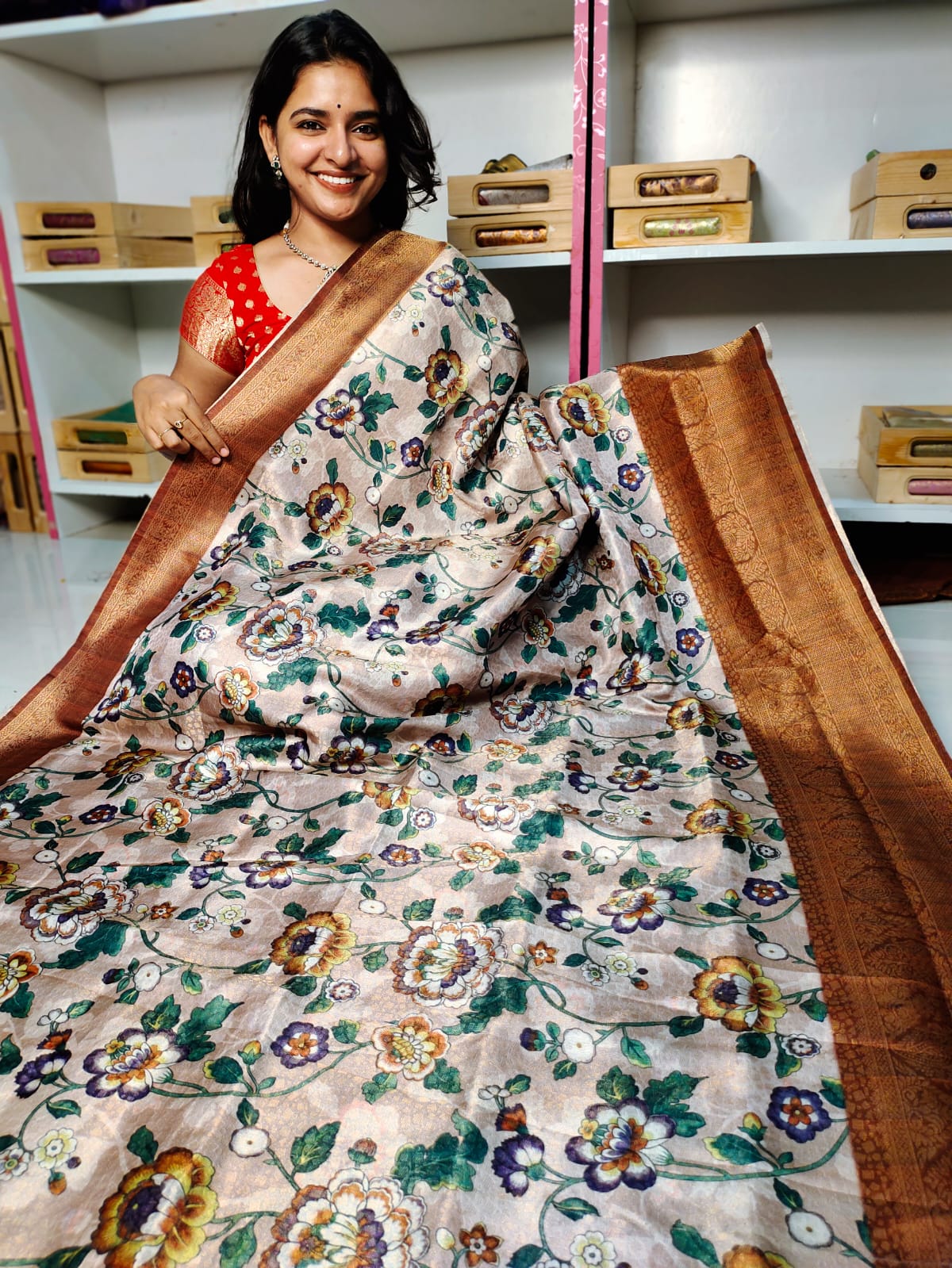 దీపావళికి చీరలు ఆఫర్ చేయండి