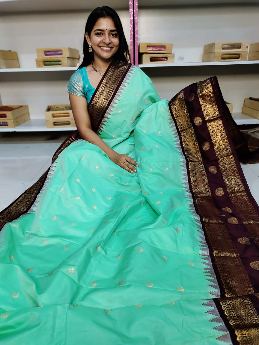 Gadwal offer sarees