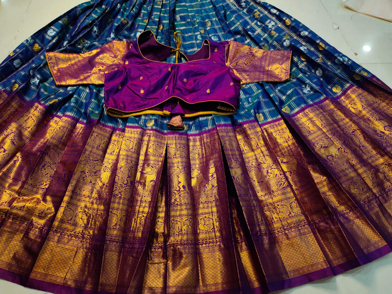 Vintage gadwal lehangas