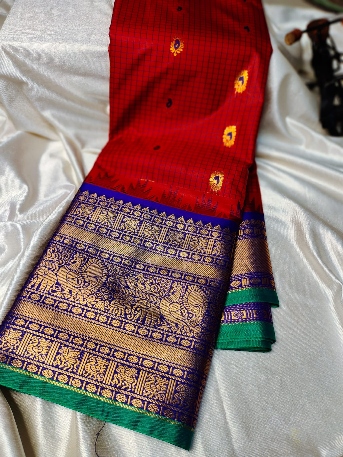 Vitange gadwal silk