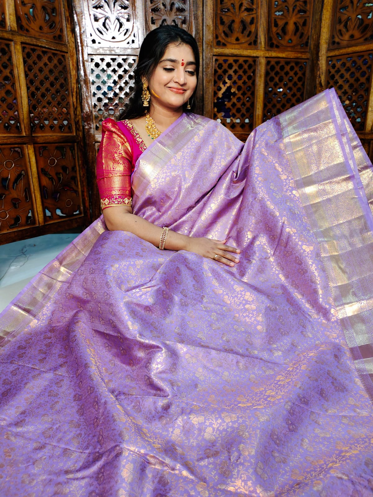 90% కంచి పట్టు చీరలను అందిస్తున్నాయి