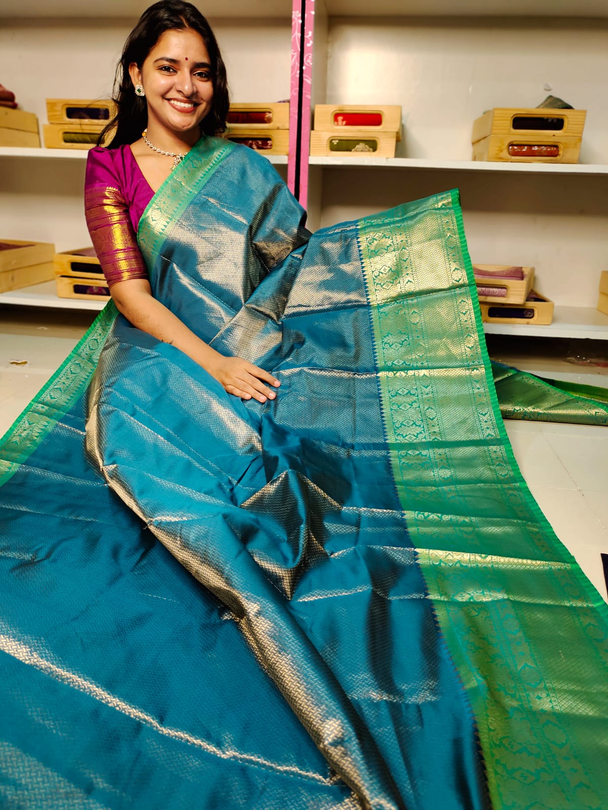 దీపావళికి చీరలు ఆఫర్ చేయండి