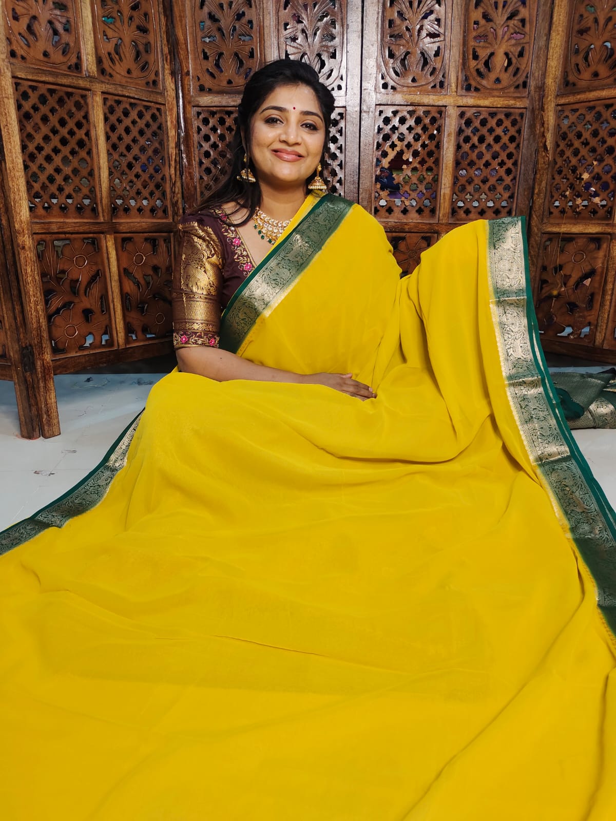 50% ఫ్యాన్సీ చీరలను అందిస్తారు