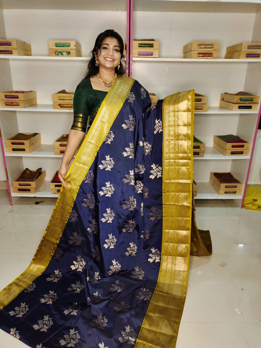 మృదువైన బనారసి పట్టు