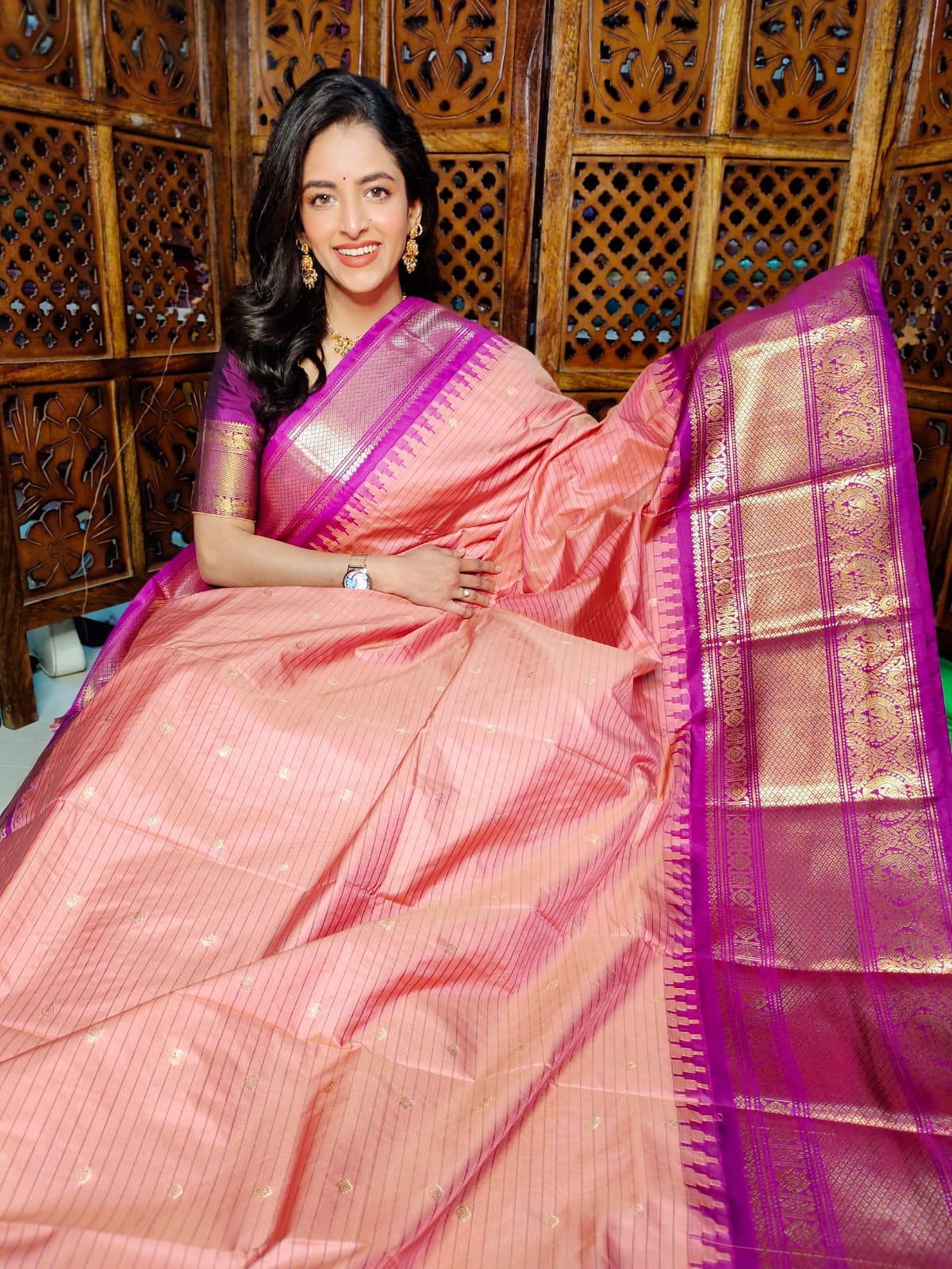 60% గద్వాల్ పట్టును అందిస్తున్నాయి