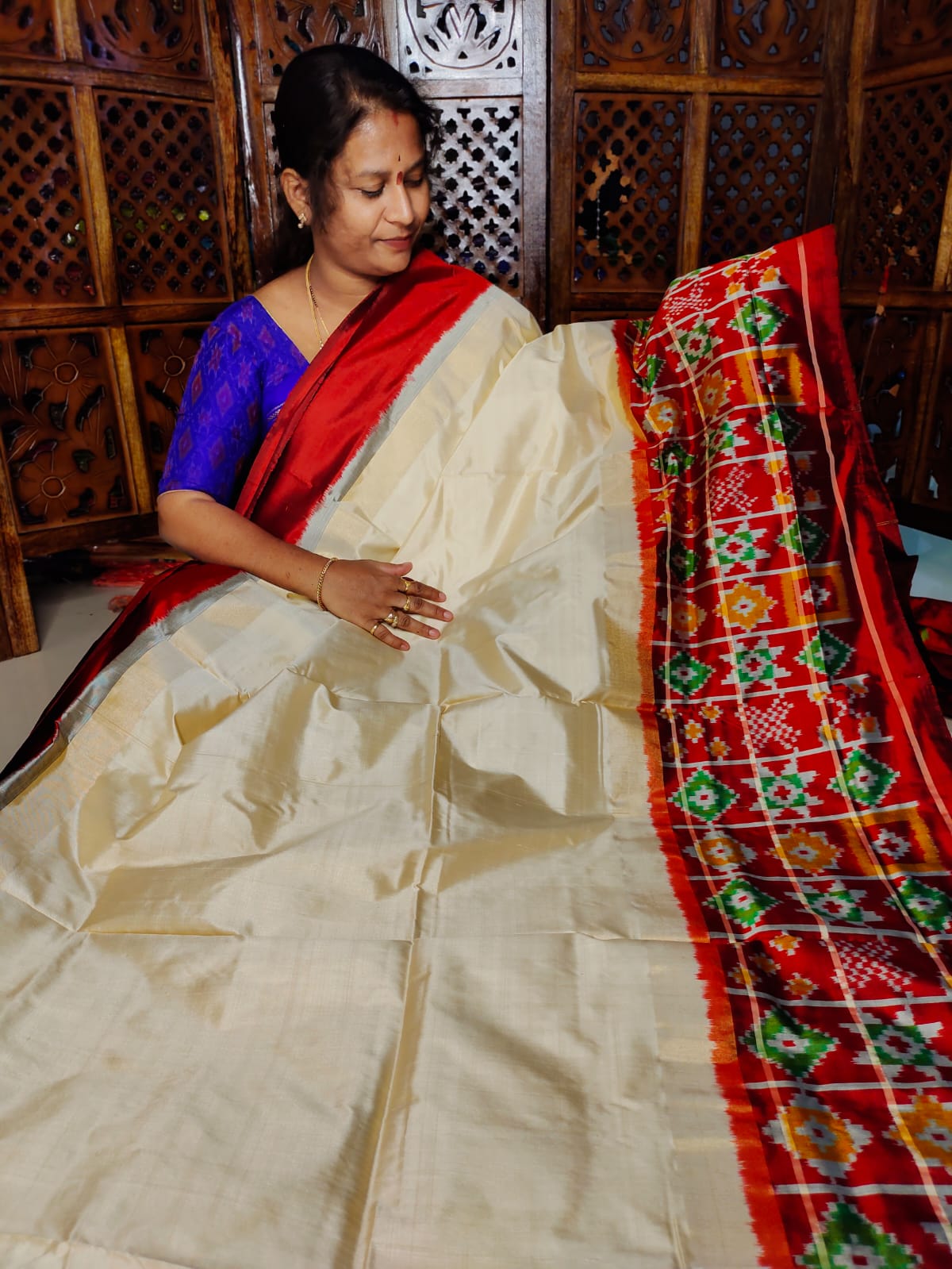 50% offer ikkat pattu sarees 
Silk mark certified