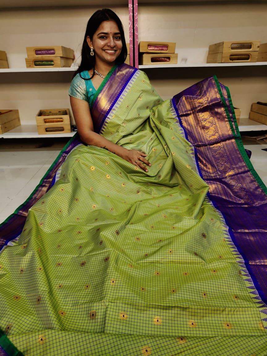 Gadwal offer sarees