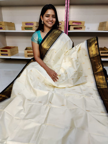 Gadwal offer sarees