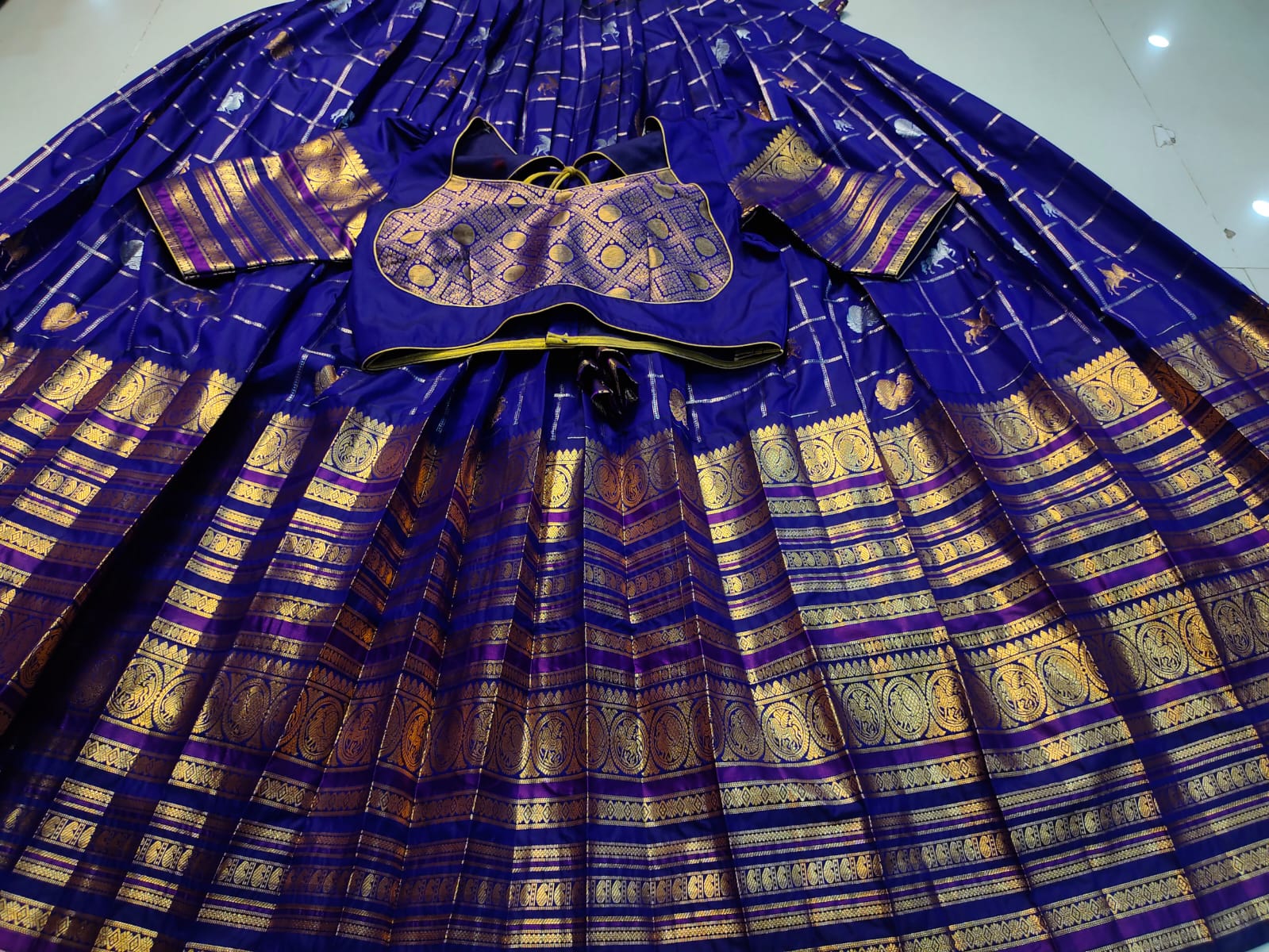 Vintage gadwal lehangas