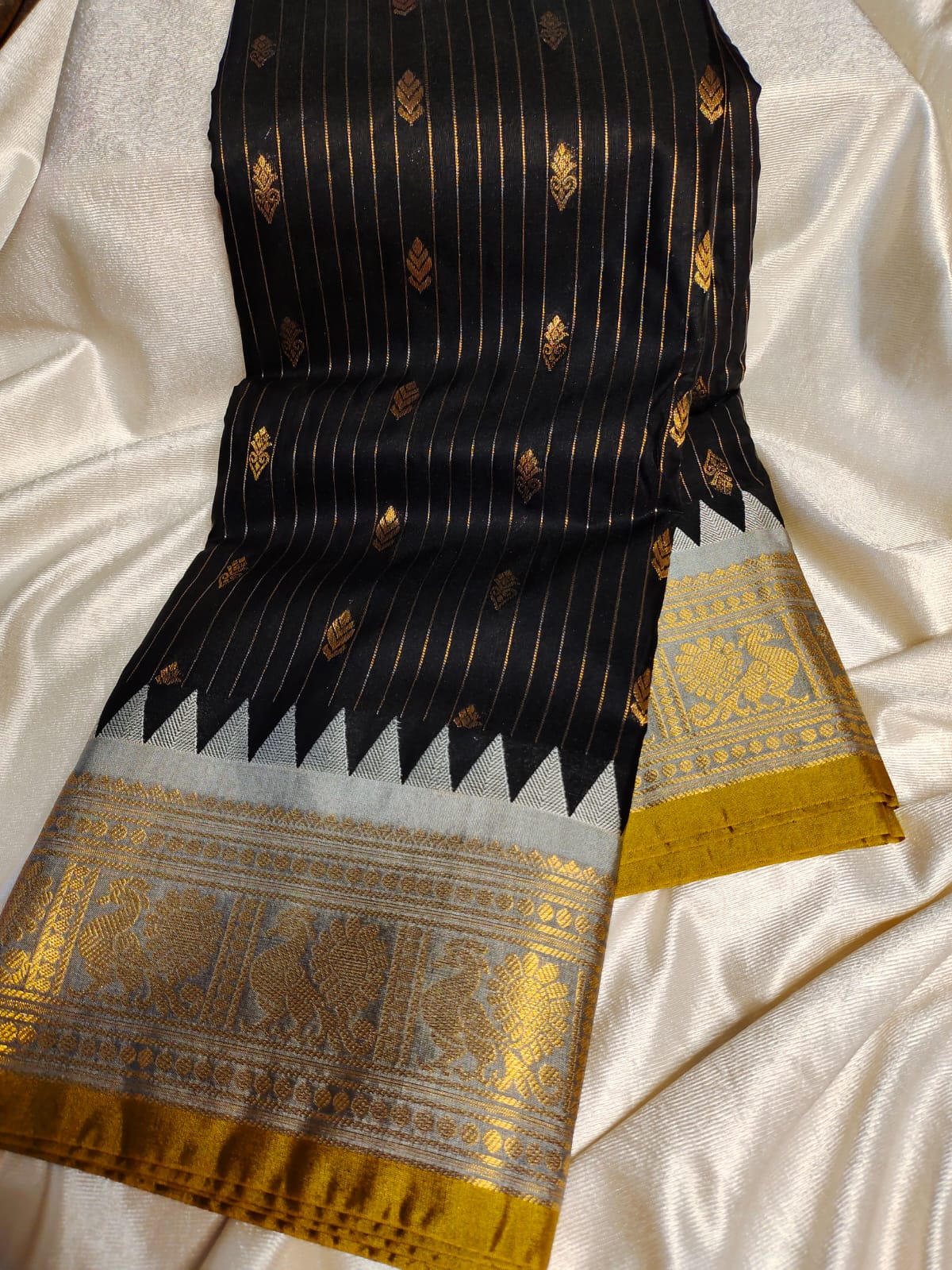 Vitange gadwal silk