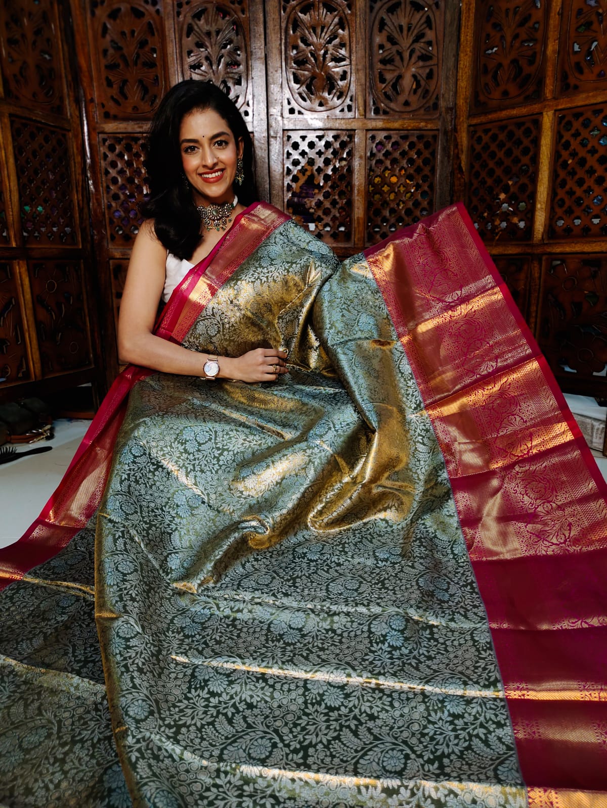 50% బనారసి పట్టు చీర ఆఫర్