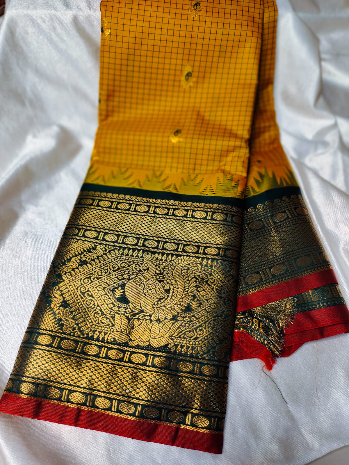 Vitange gadwal silk