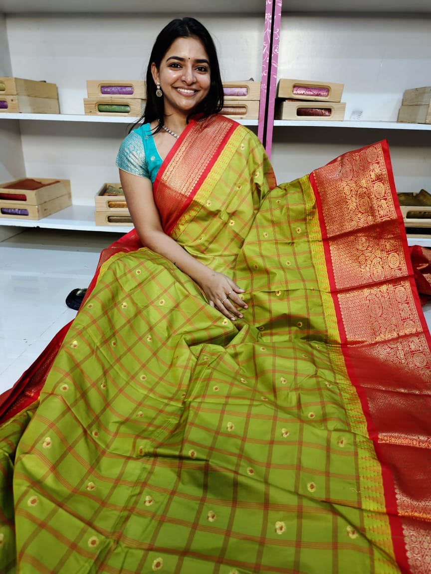 Gadwal offer sarees