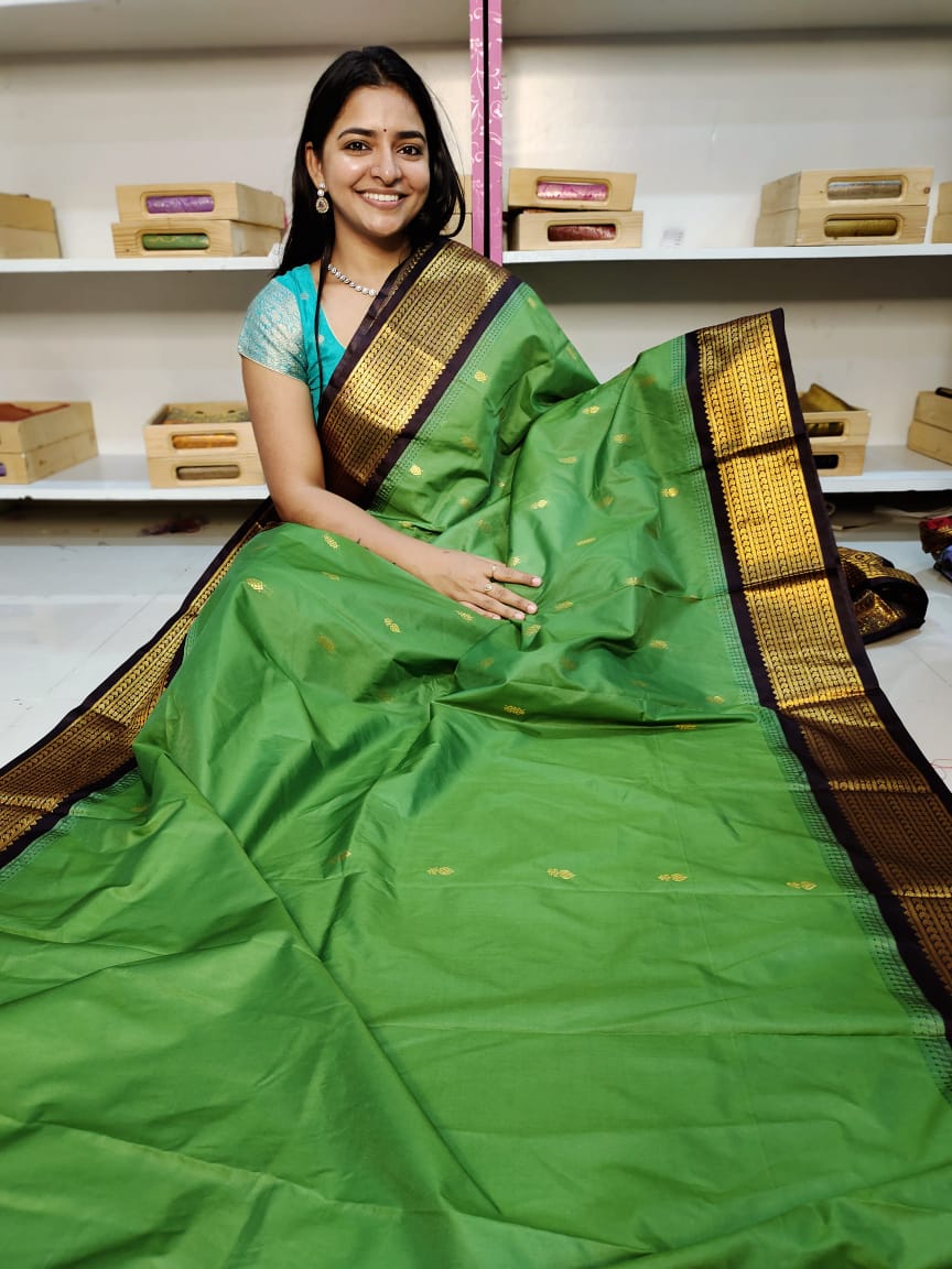 Gadwal offer sarees