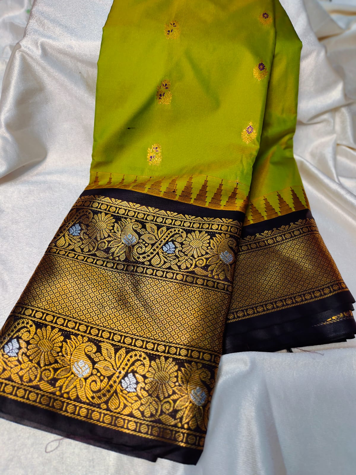 Vitange gadwal silk