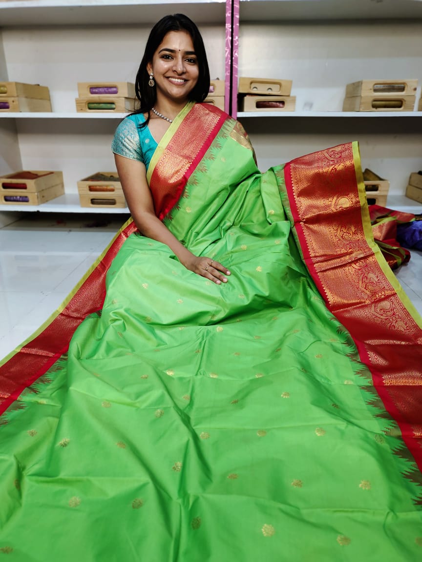 Gadwal offer sarees